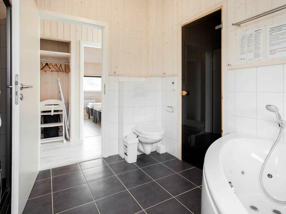 8 Person Holiday Home In Gro Enbrode Großenbrode Esterno foto